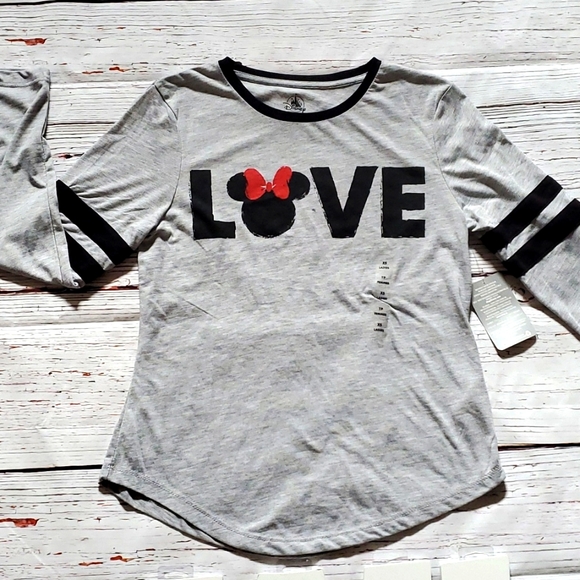 🆕️ DISNEY WOMEN'S GRAY L/S SHIRT 🖤❤️ - Picture 1 of 10